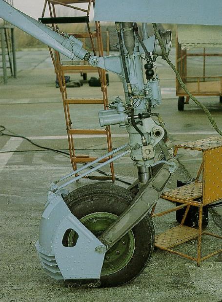 Su-27 nose landing gear