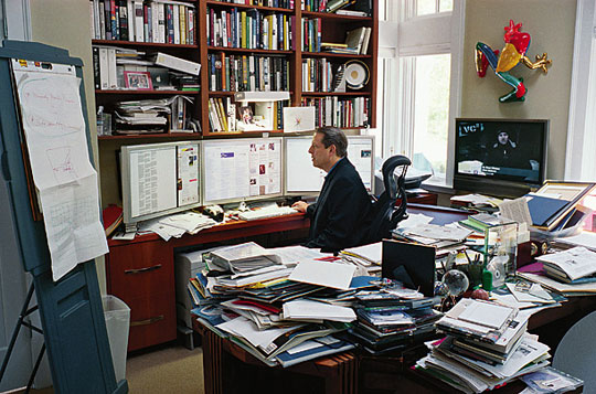 Al Gore using 3 + 1 monitors