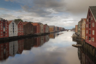 Nidelva river through Trondheim, Norway - Saaru Lindestøkke