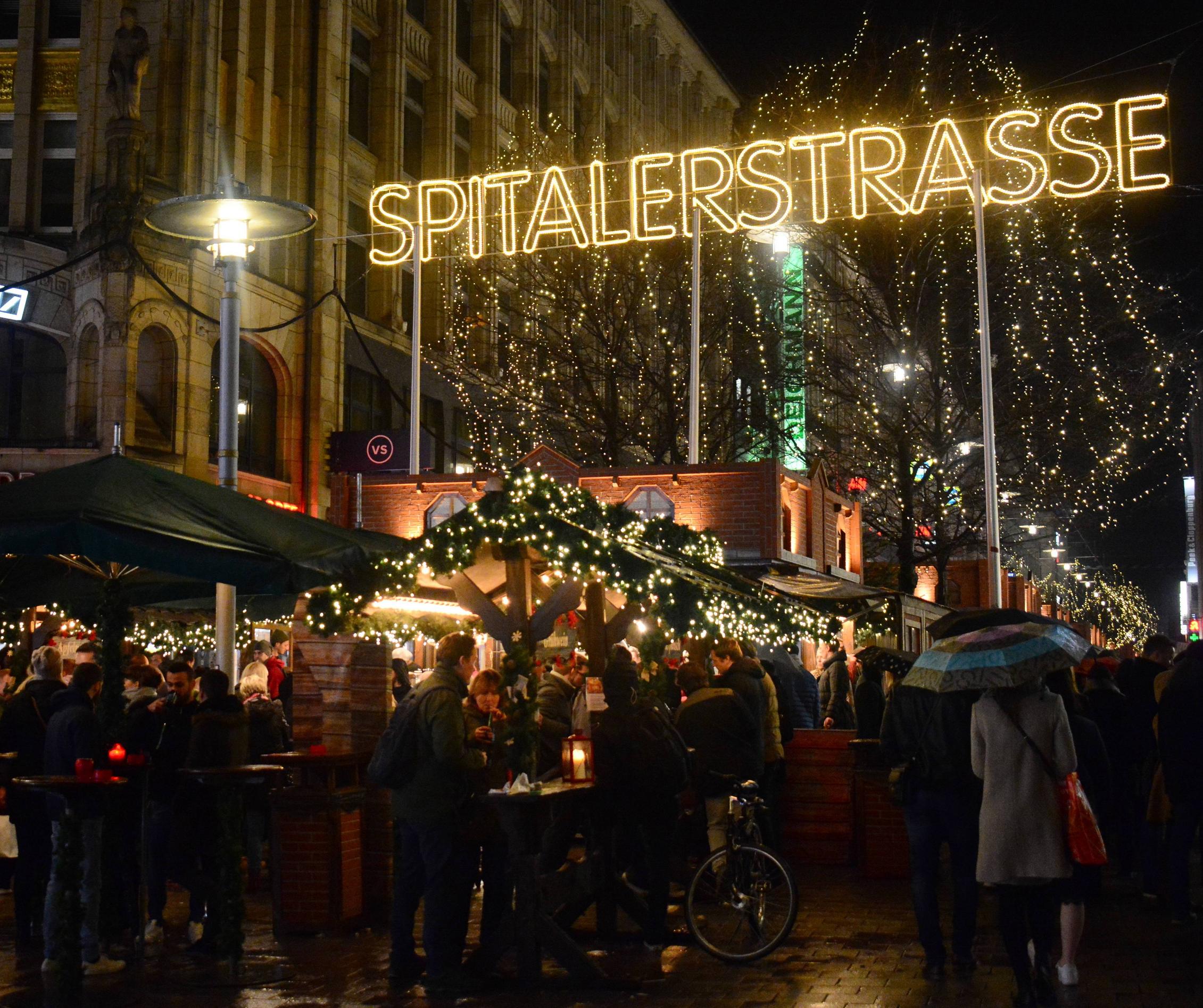 Christmas market on Spitalerstrasse, Hamburg