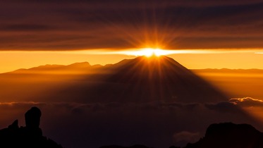 Sun setting behind Mount Teide - nublodeveloper