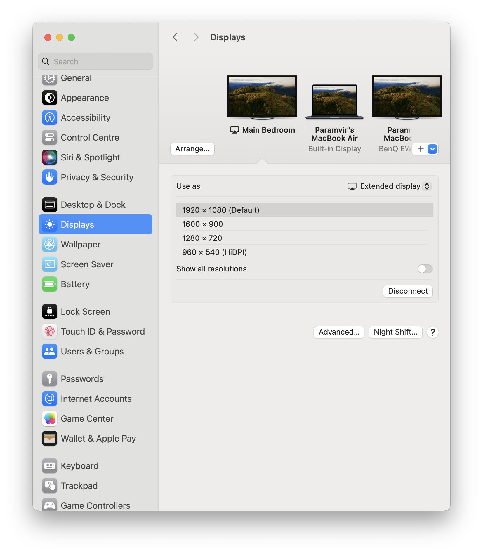 Screenshot of the Displays settings pane showing a built-in monitor, an external BENQ monitor, and an Apple TV as a monitor