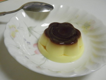 image of right-side-up flan on a plate