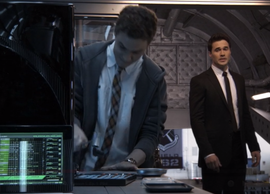 Fitz smashing Ward's communicator