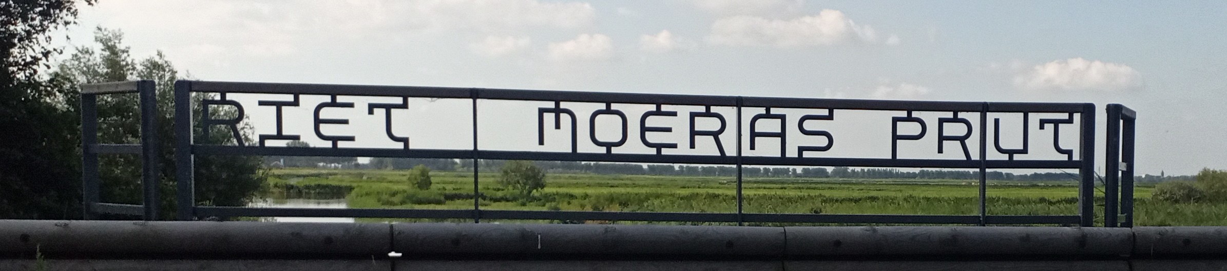 the decoration on the side of a bridge