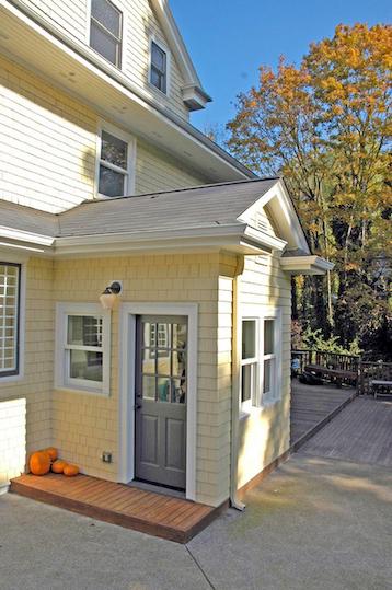 an American house with a roofed extension