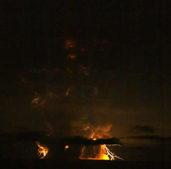 volcanic ash lightning storm