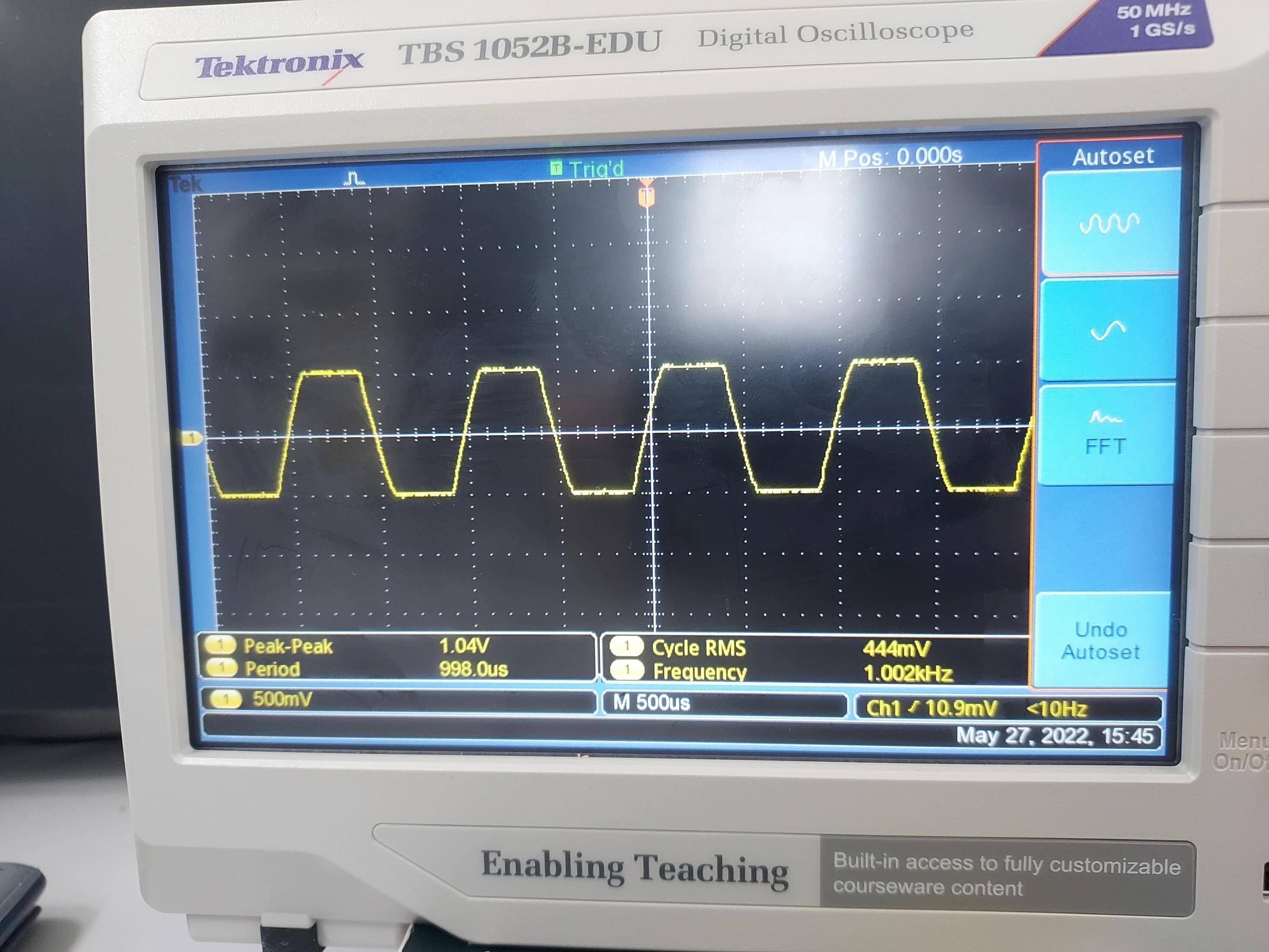 DAQ sine wave at 1 kHz, 2 Vpp, connected in series with 470 ohm resistor