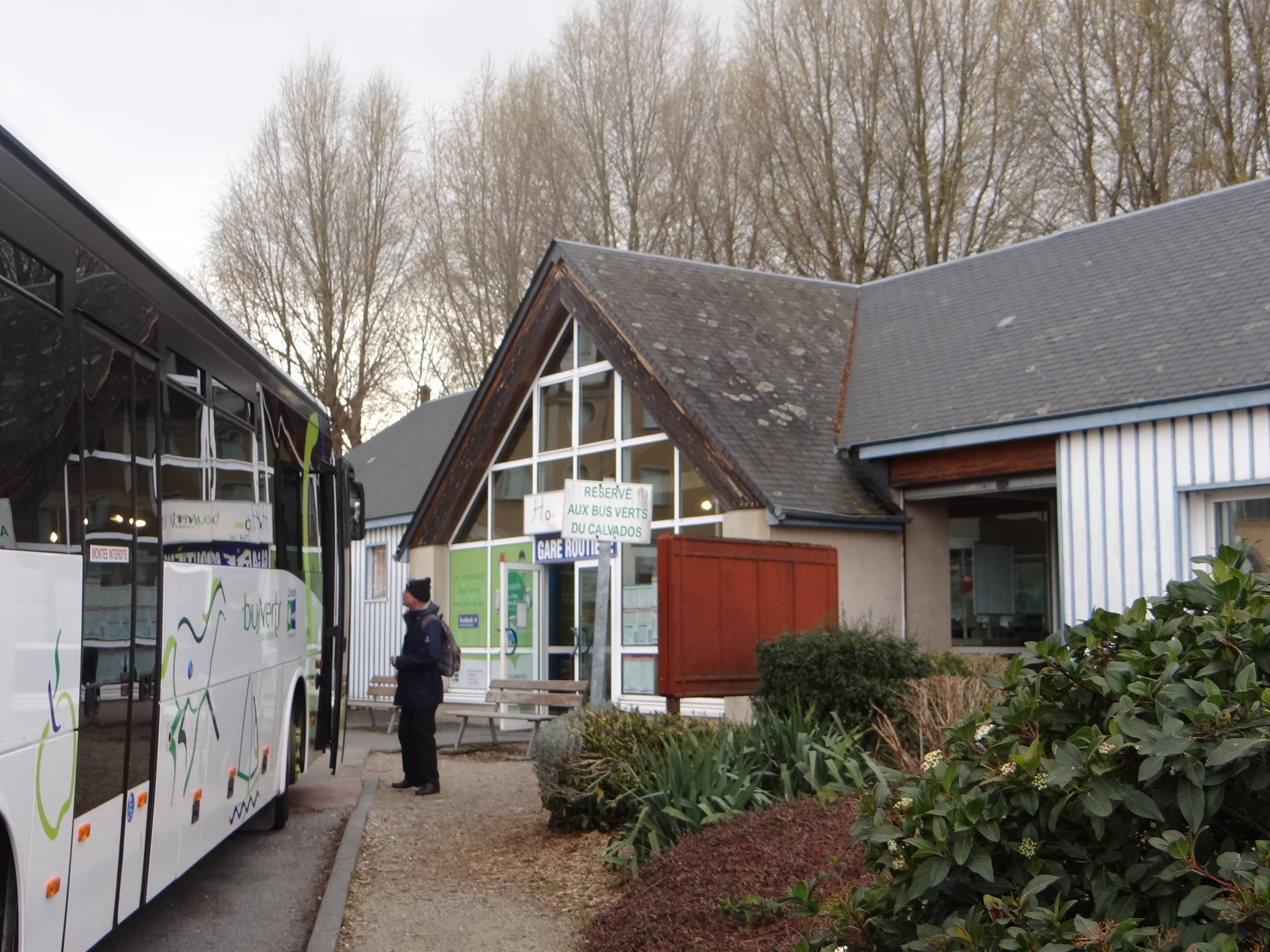 a bus parked outside a small building