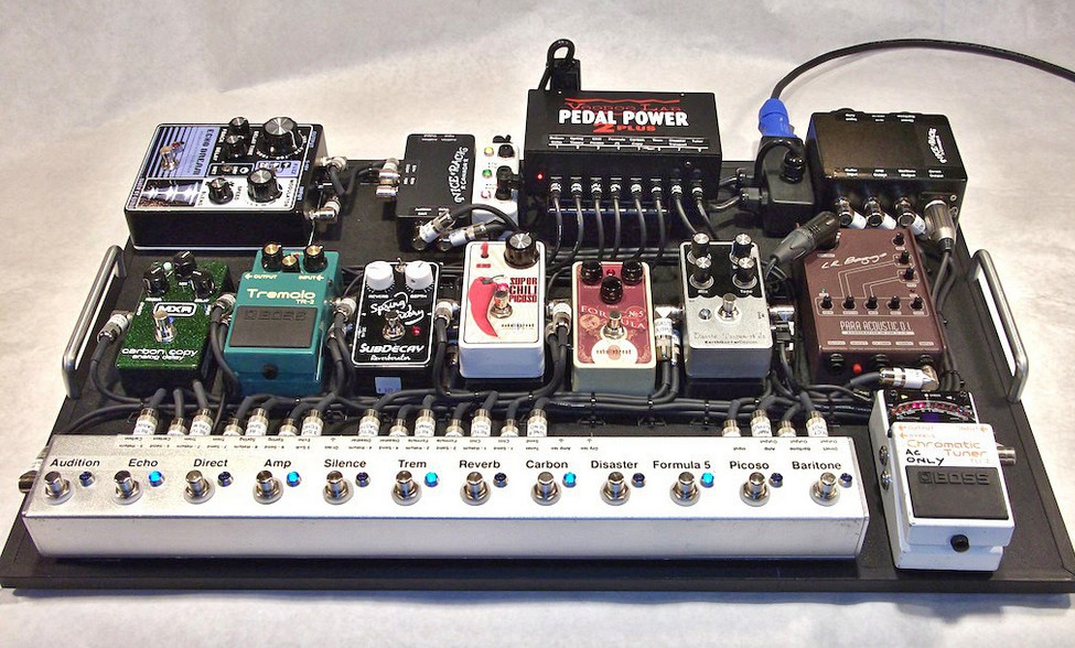 http://proaudiodvds.com/wp-content/uploads/2014/07/Guitar-Pedalboard-Power-All-Supply.jpg