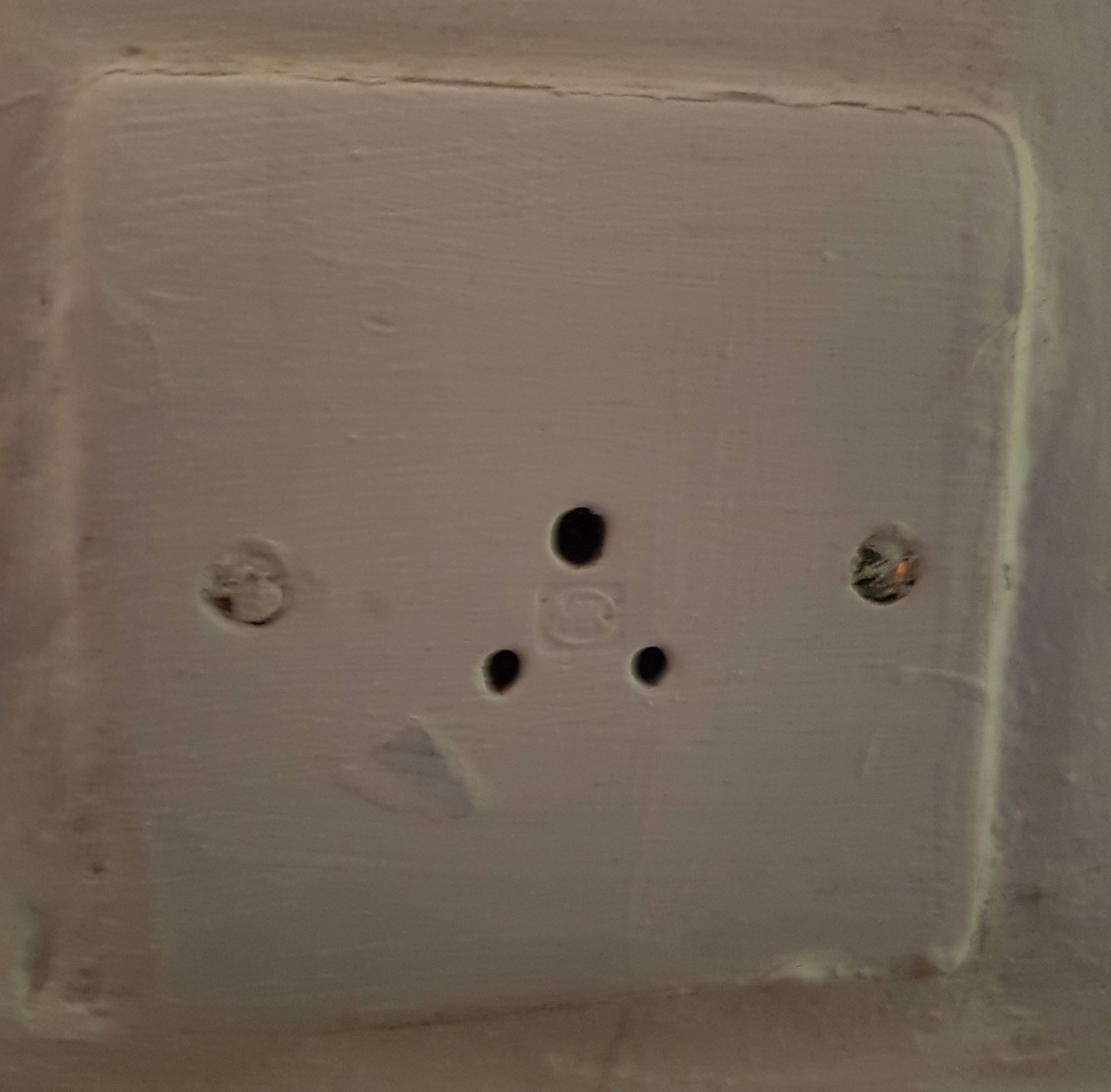 5a round pin socket