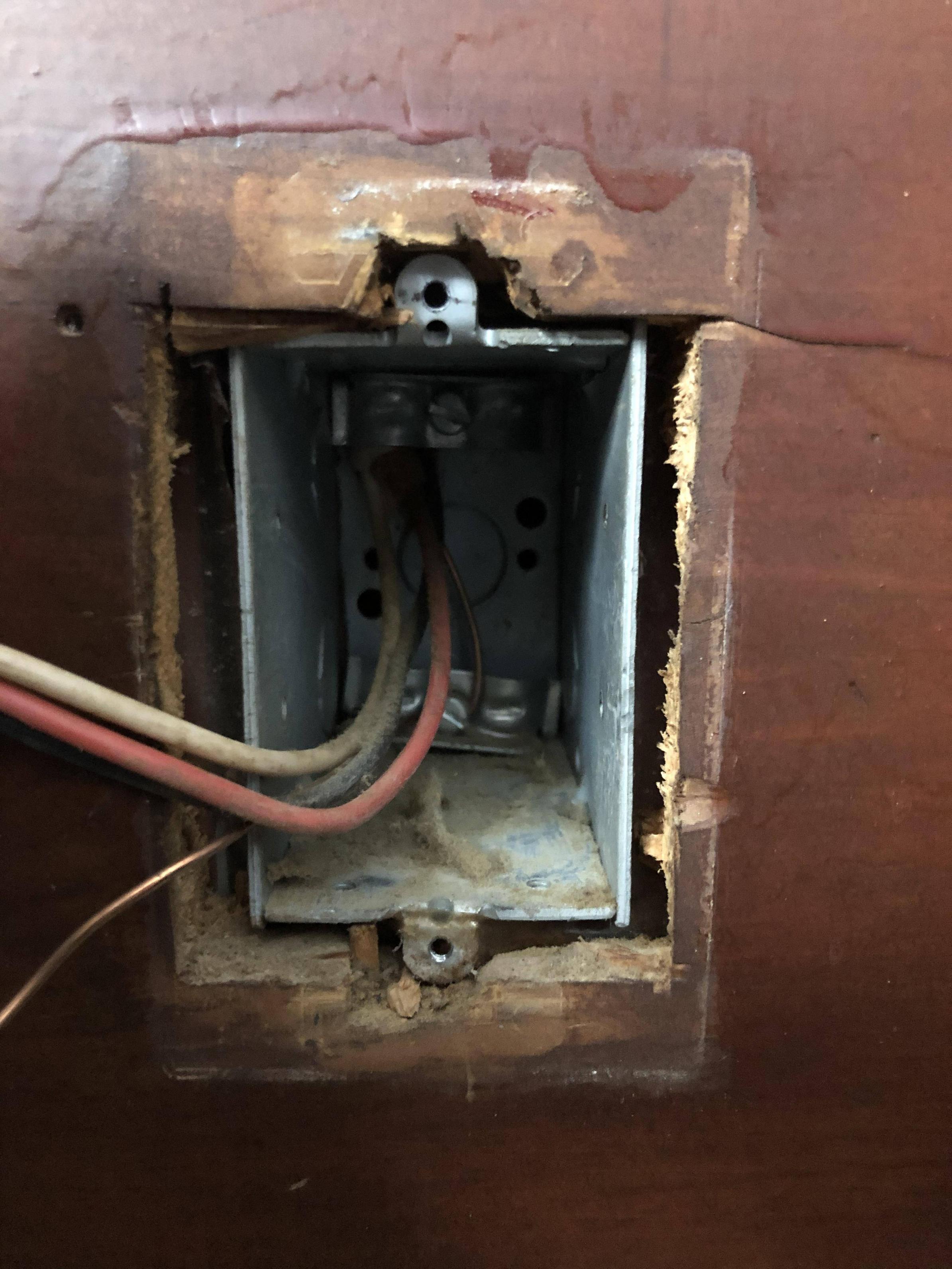 Half Hot Outlet box