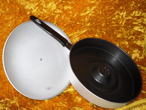 a picture of the mystery cookware