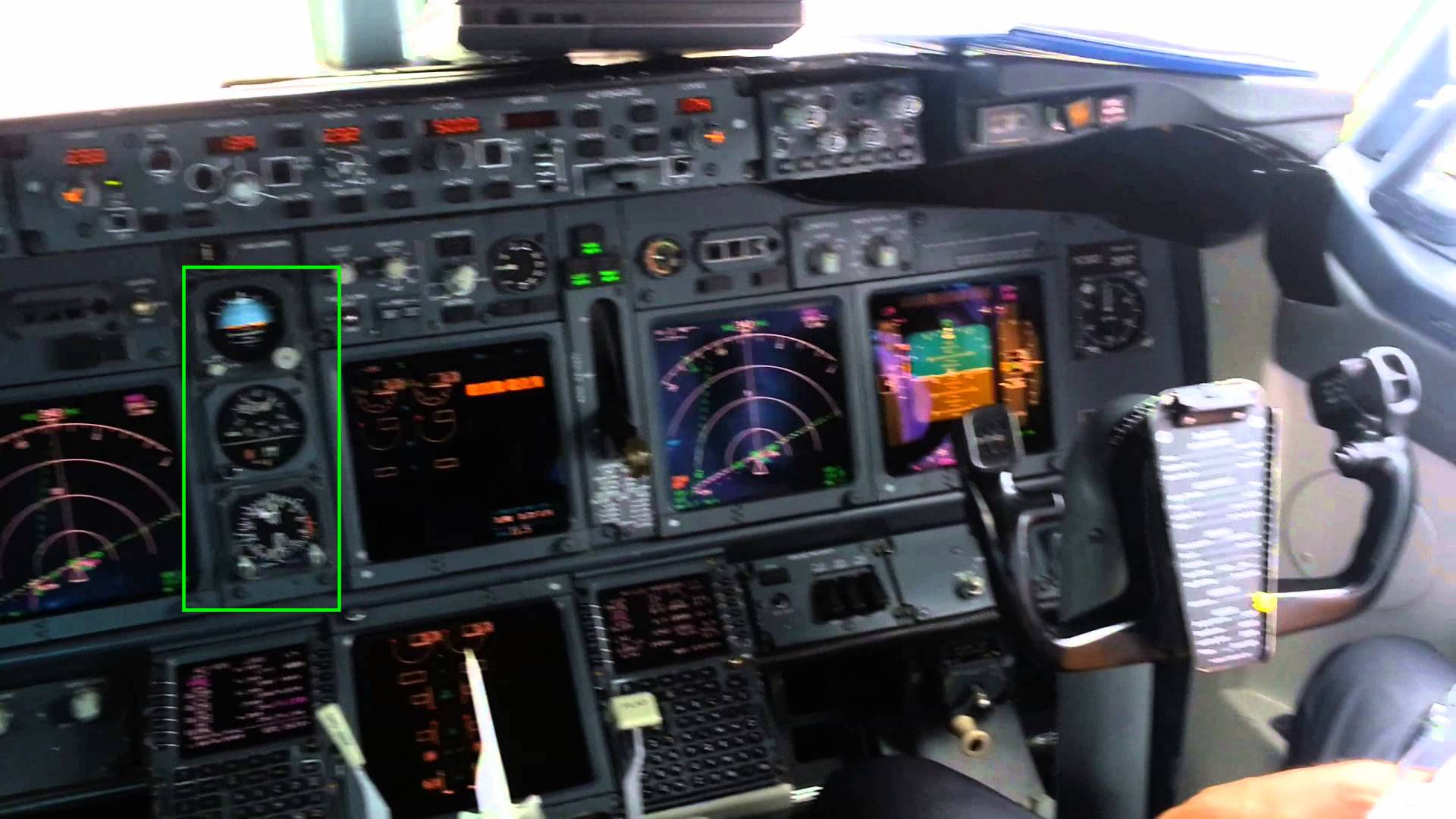 Boeing 737-800 with traditional steam gauge backups