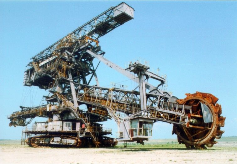 bucket-wheel excavator