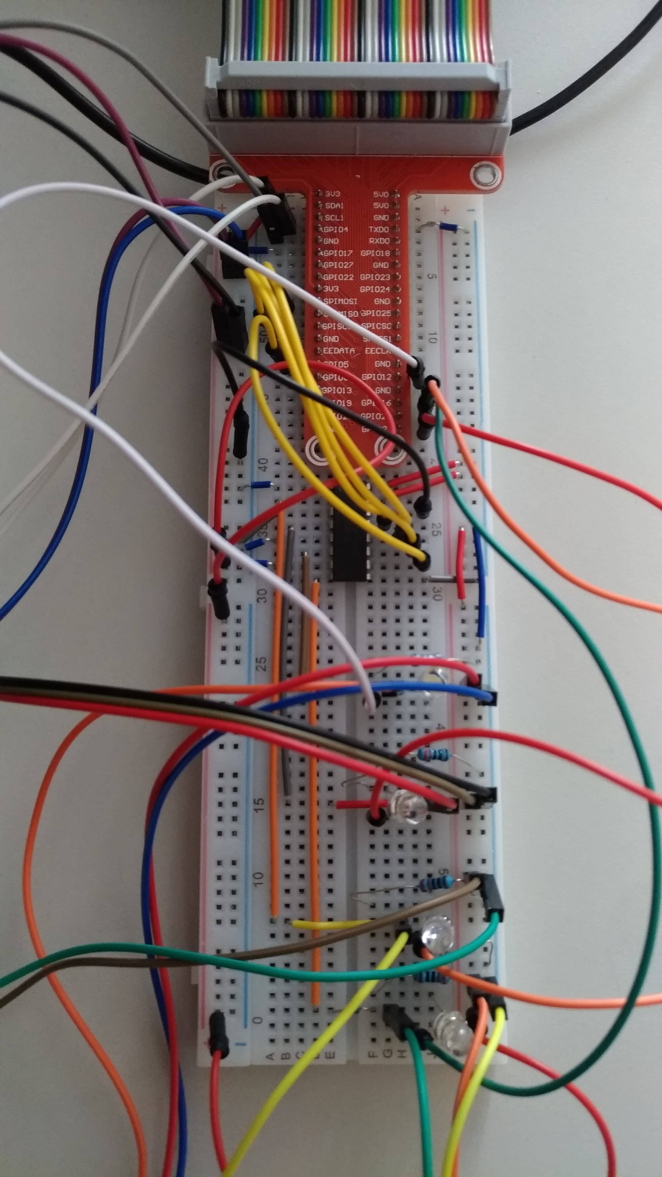 circuit with mcp, dht11, lcd, leds