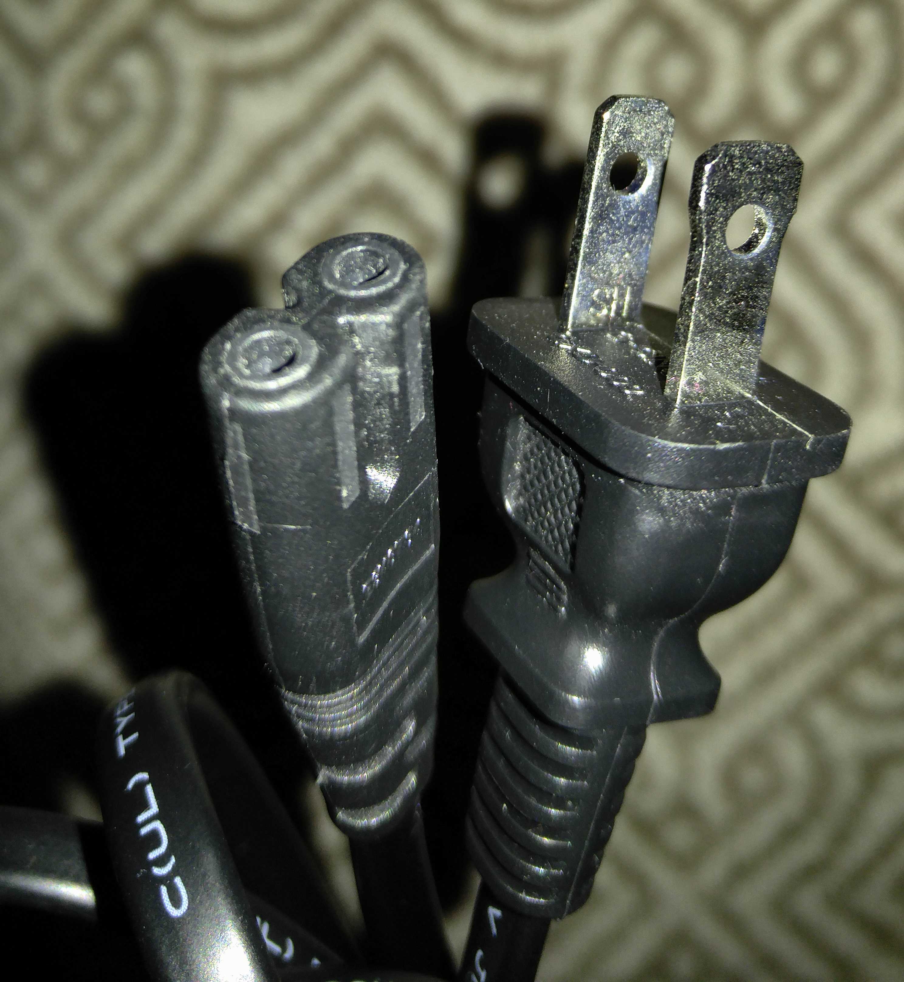 polarized example of power cable