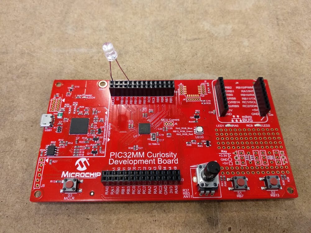 PIC32MM curiosity development board