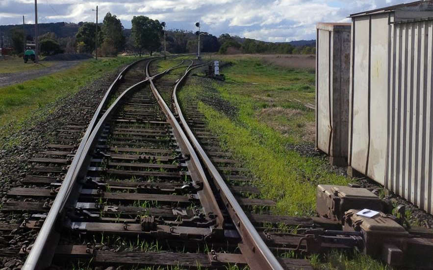 Linha de trem sendo desviada