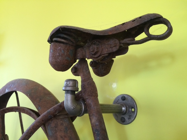 Seatpost and saddle