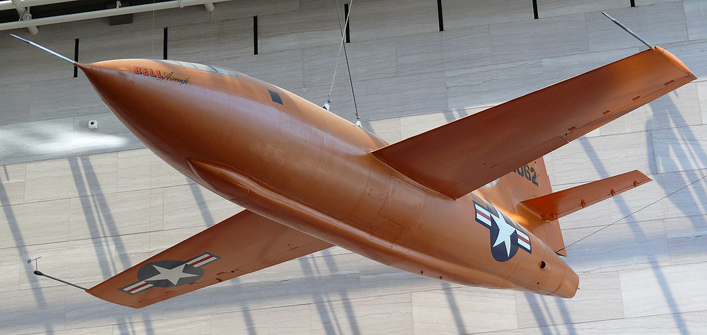 The Bell X-1 hangs in the Smithsonian Air and Space Institute. Photo credit: Ad Meskens [Attribution, CC BY-SA 3.0 (https://creativecommons.org/licenses/by-sa/3.0) or GFDL (http://www.gnu.org/copyleft/fdl.html)], via Wikimedia Commons