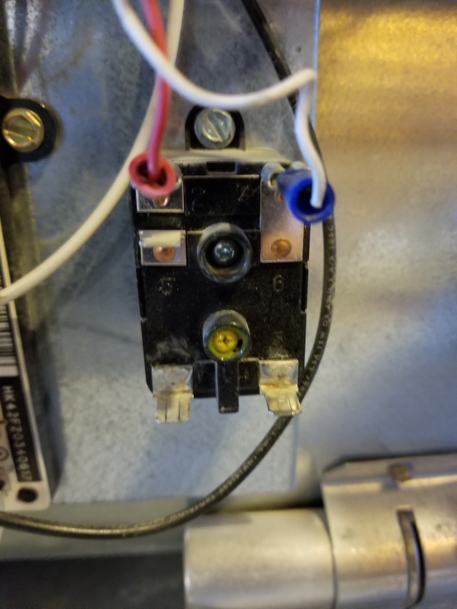 Relay where wires from humidifier terminate