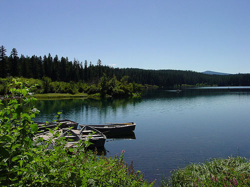 picture of a lake