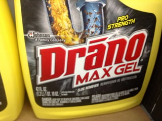 Close-up image of Drāno Max Gel, showing macron over the small letter a in the word Drano.