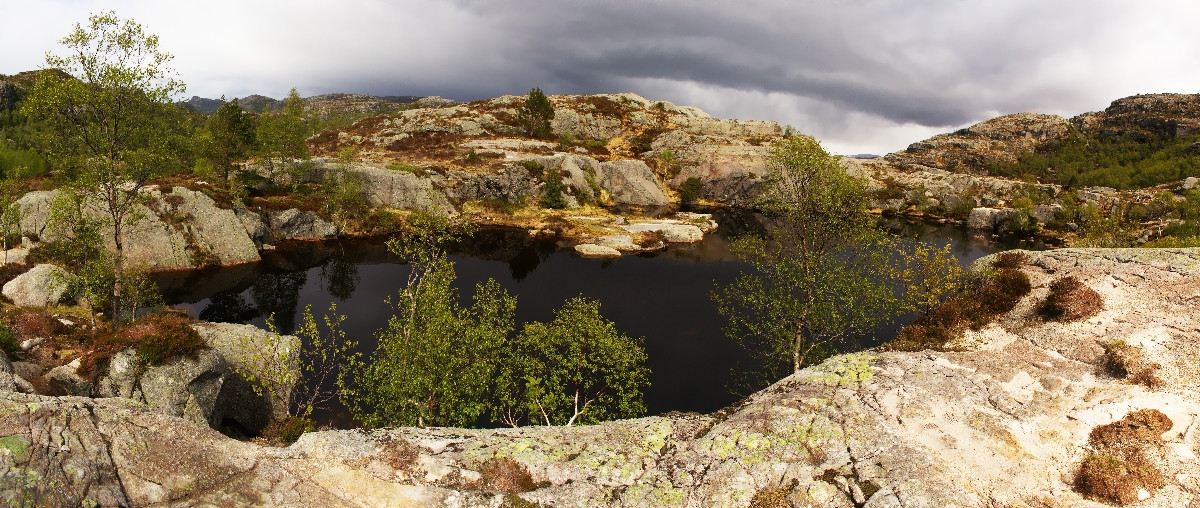 On the way to Preikestolen