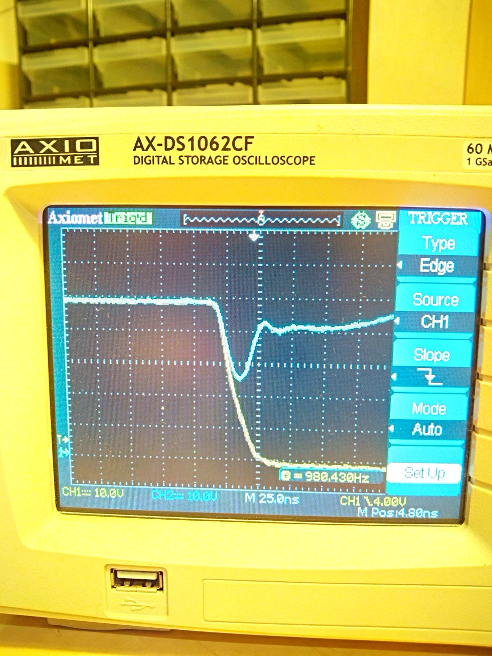 Output yellow, supply blue