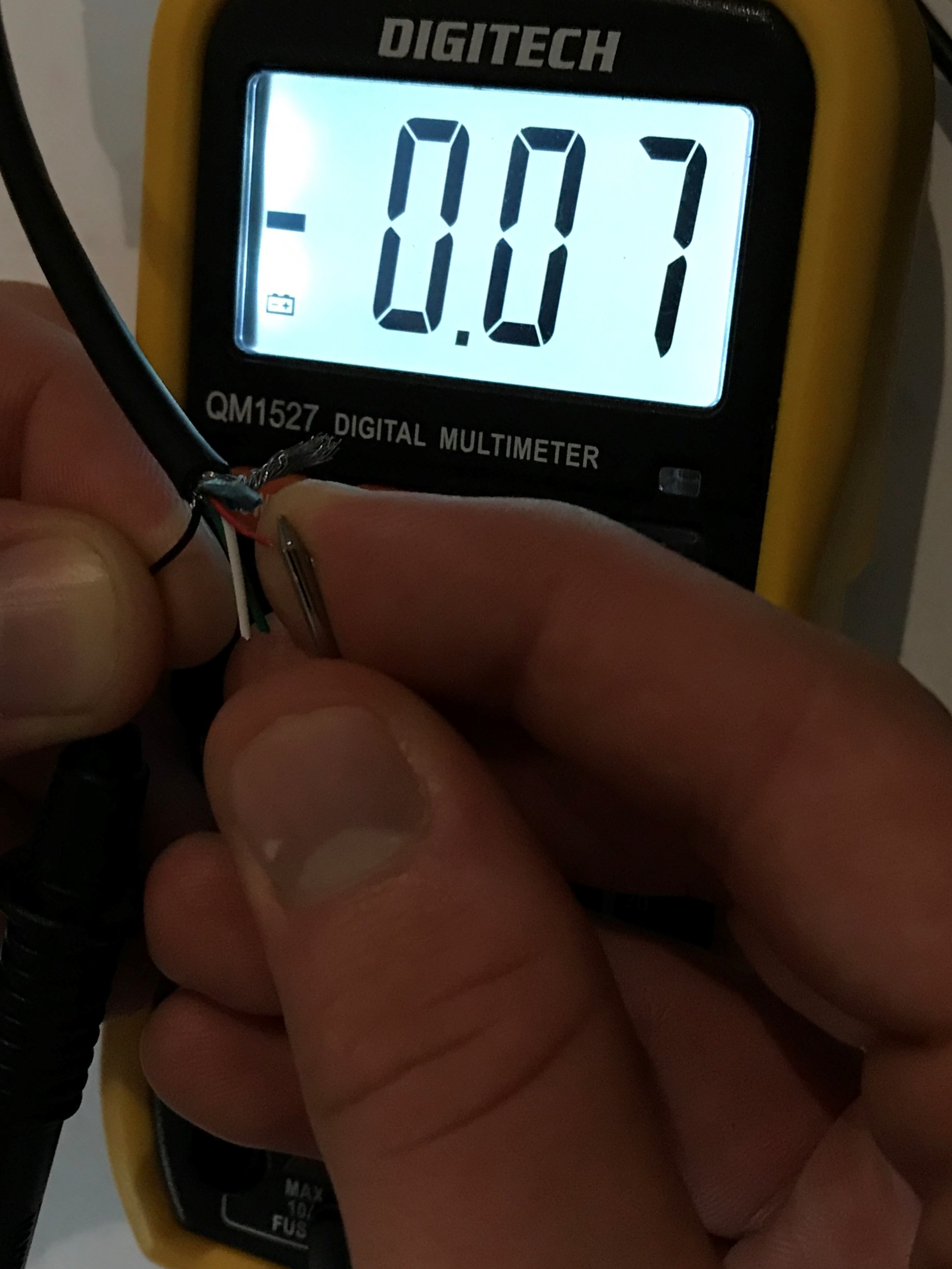 Voltmeter connected to +5V and GND wires of USB cable