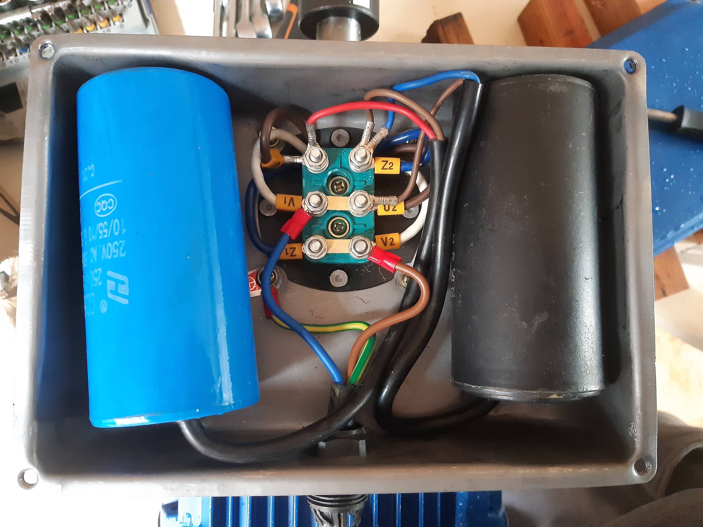 Motor: Electrical connections