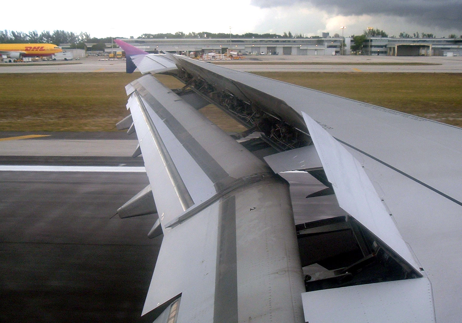 airplane wing on landing