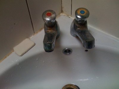 Sink with separate hot/cold taps