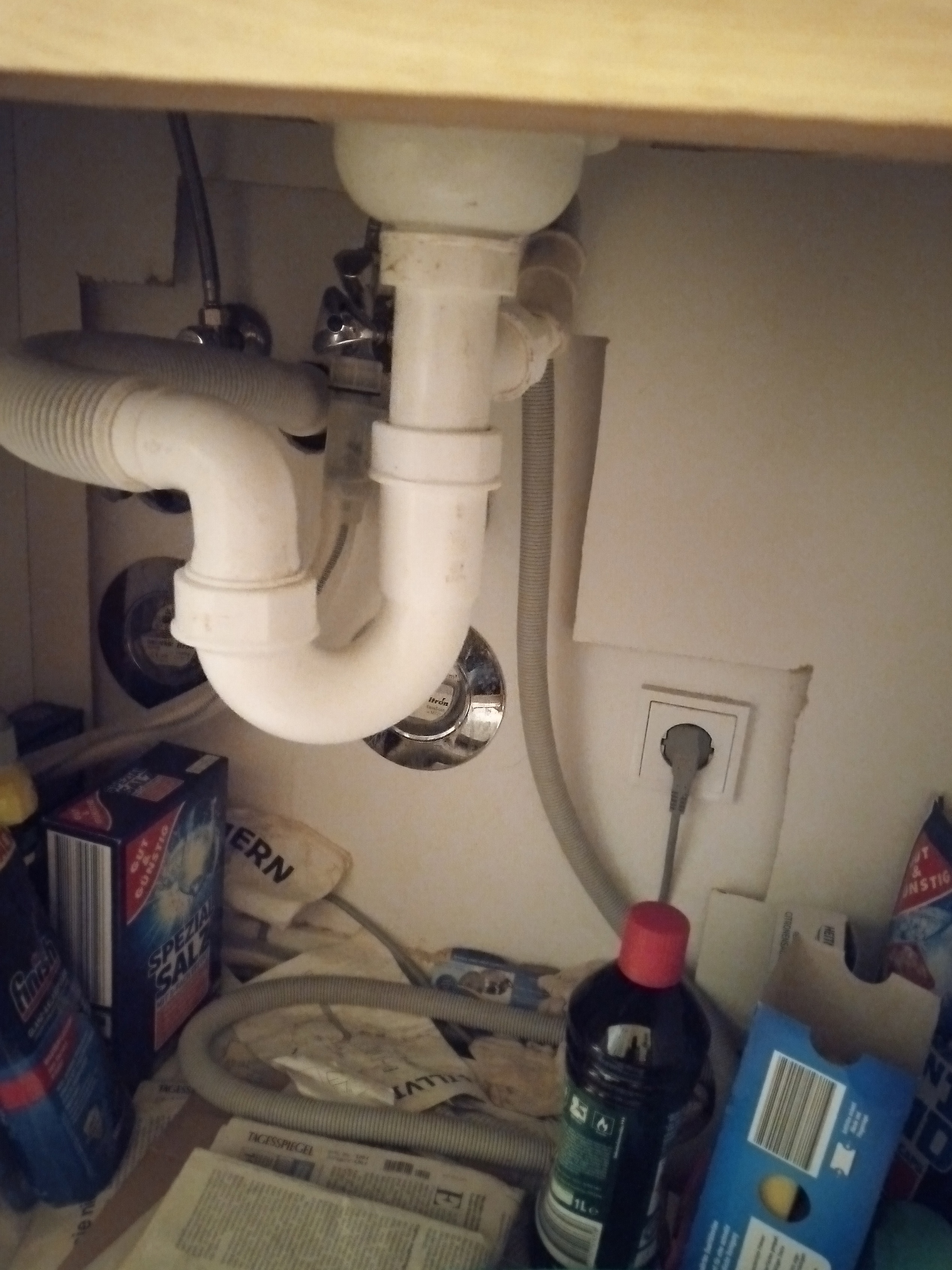 picture of plumbing under the sink