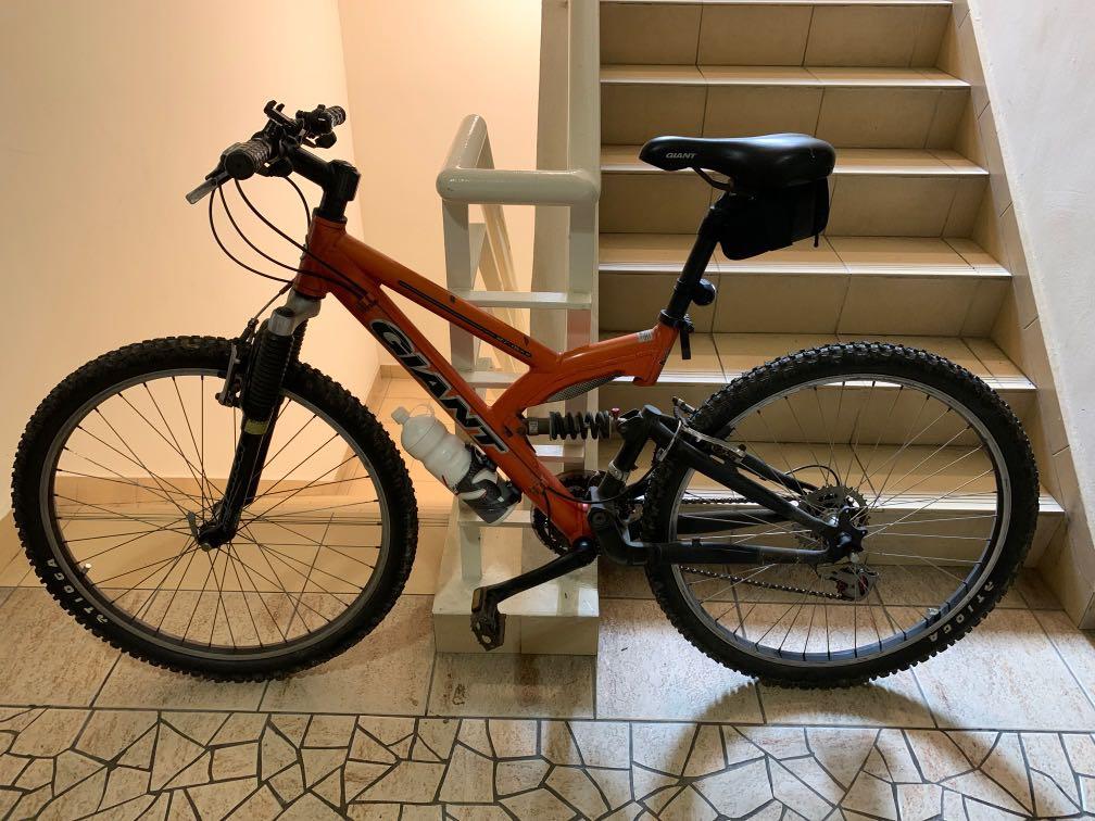 From https://www.carousell.sg/p/giant-old-school-full-suspension-mountain-bike-1083547106/