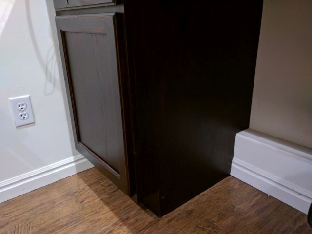 Cabinet with notched back