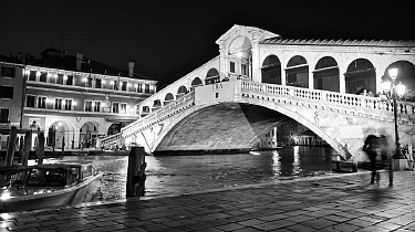 Rialto Bridge at night