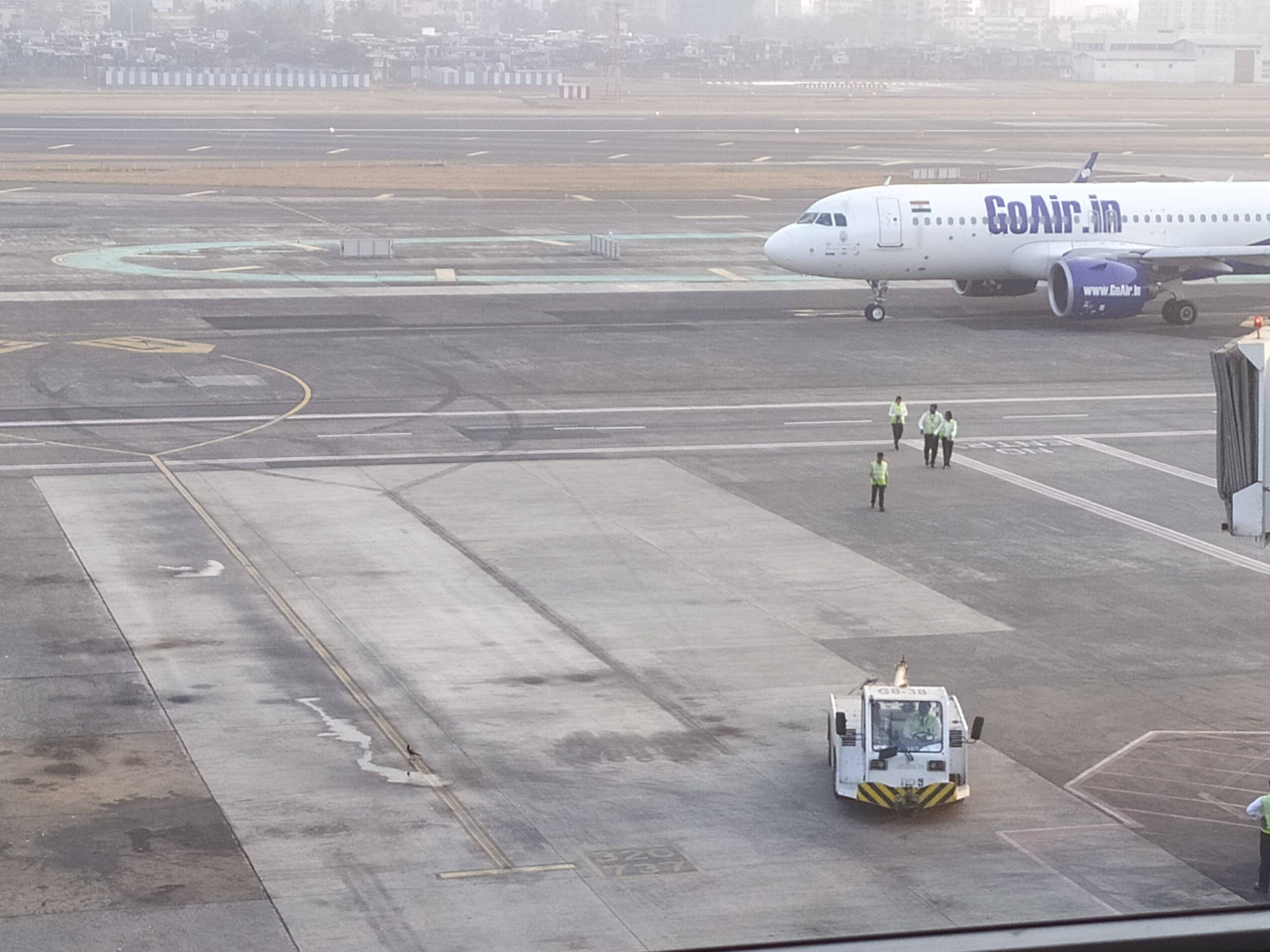 A total of 6 people in this pushback (2 in the truck)