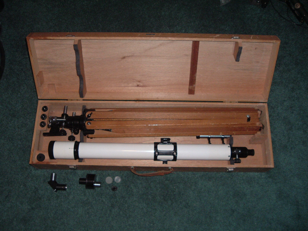 Unitron telescope in box, from https://astromart.com/classifieds/astromart-classifieds/telescope-refractor/show/unitron-model-114-60mm-f-900mm-pending-to-jerry