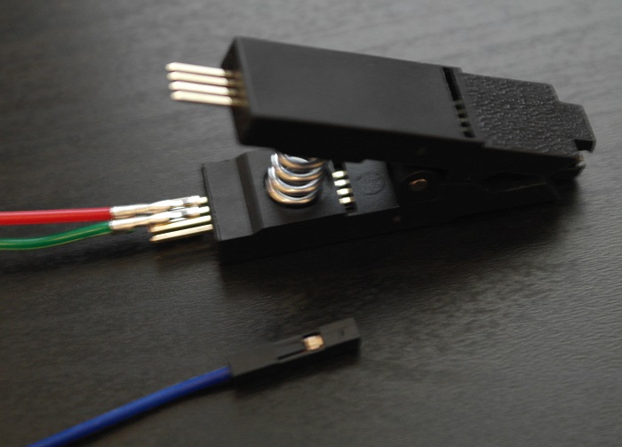 photo of SOIC cip and wire connectors