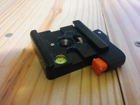 picture of part which screws to rest of tripod head