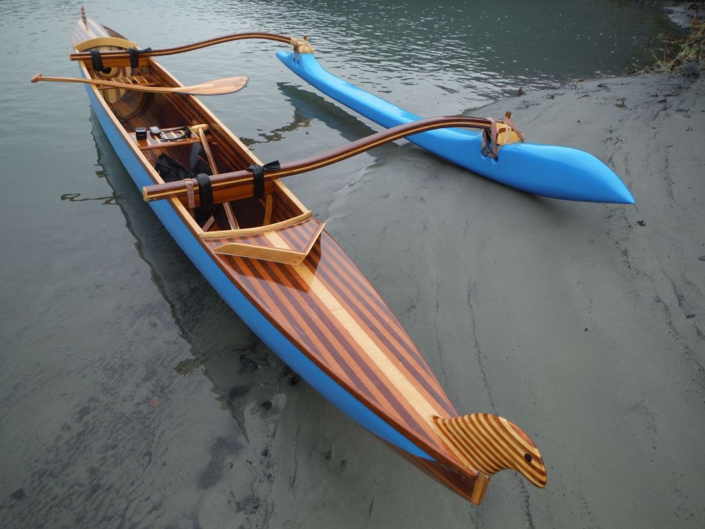 Outrigger canoe