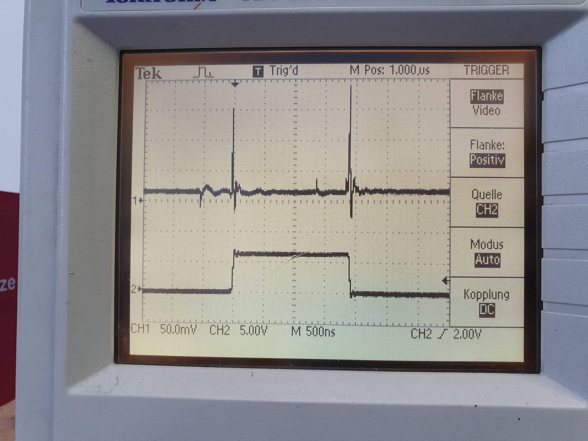 top: voltage over shunt (20mR) - bottom: output voltage