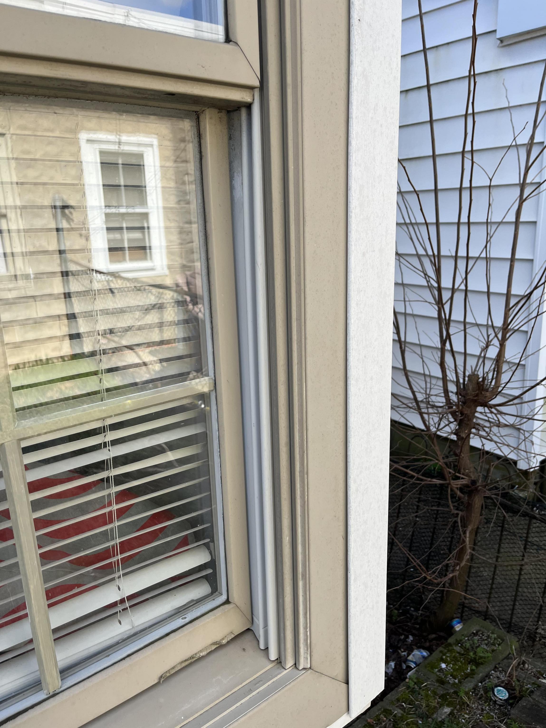 Window without window screen track