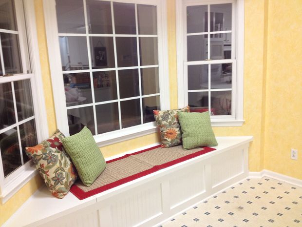 Window seat in bay window