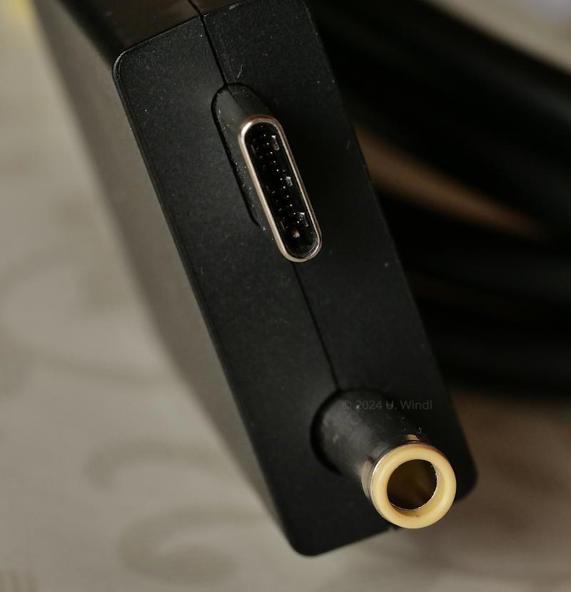 "Thunderbolt 4 Split Cable" input