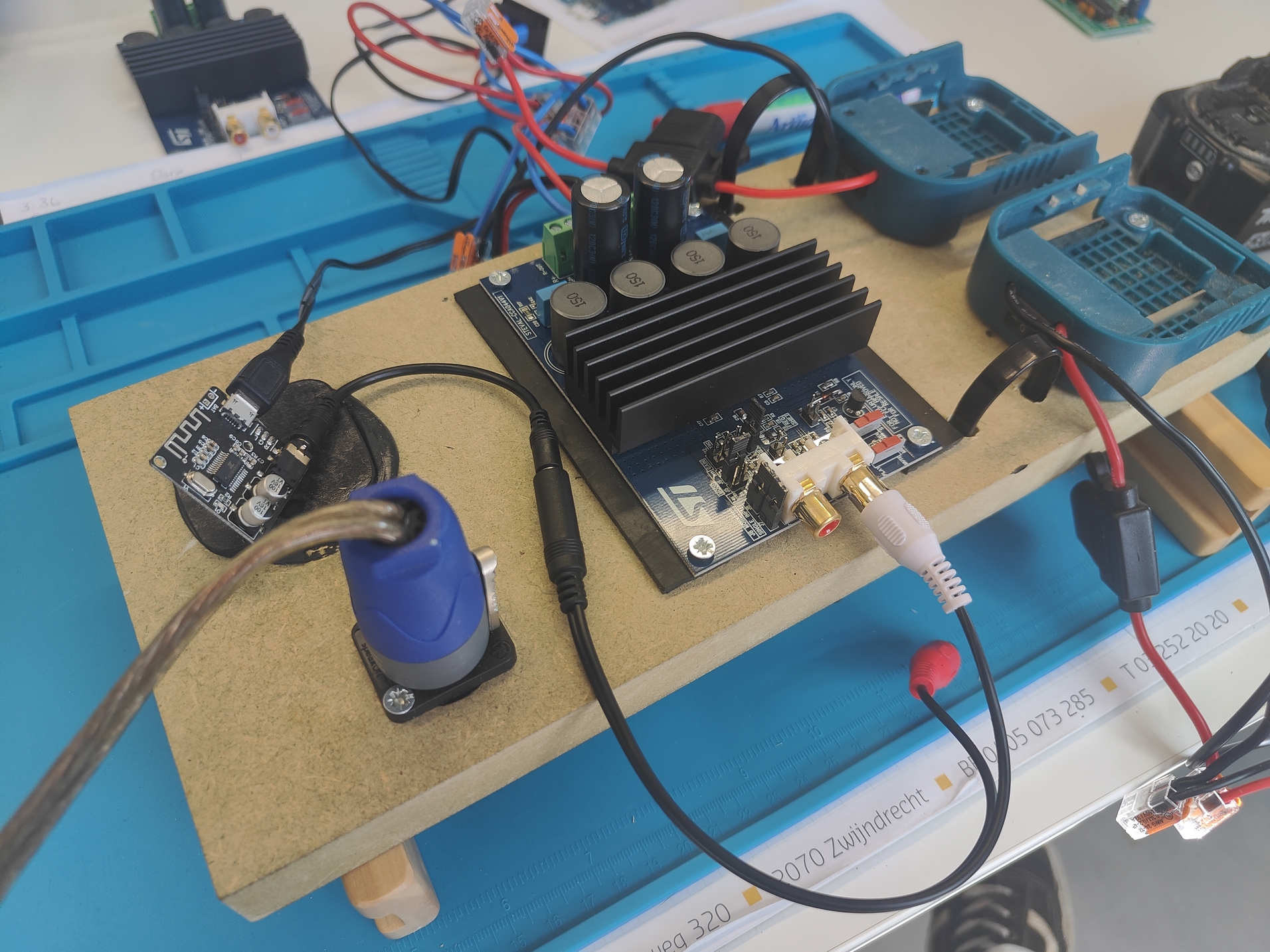 Bluetooth-module (left) Amplifier (center) Battery supply (right)