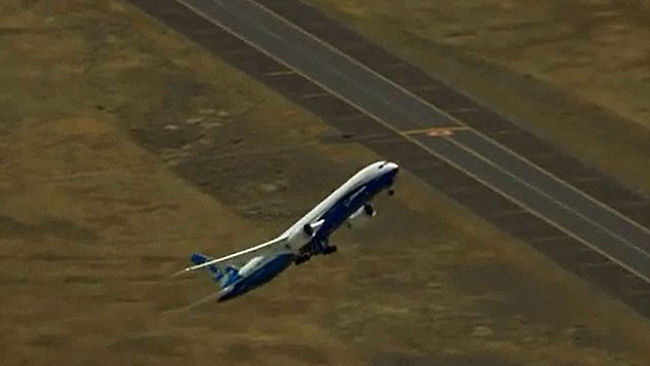 Boeing 787 alleged 'vertical takeoff'