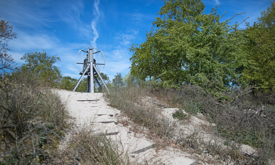 Clock on the execution ground